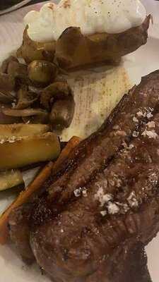 Dos Pins Grill Restaurant