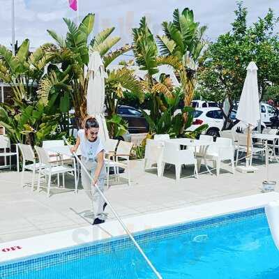 Tobogan Food & Cocktails - Waterslide