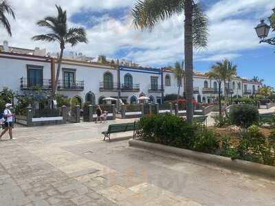 Maria's Pool Bar Restaurant