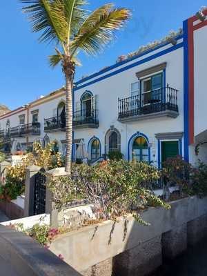 Maria's Pool Bar Restaurant