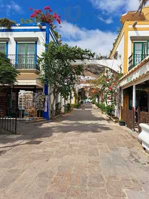 Maria's Pool Bar Restaurant