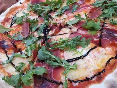 La Piazza Fresh Pizza