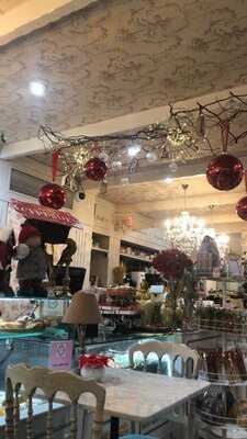 Martinez Delicatessen