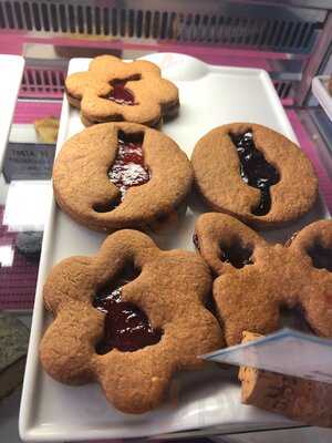 The Cake Shop - Pueblo Marinero