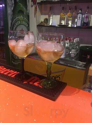 Eric's Cocktail Lounge And Bar