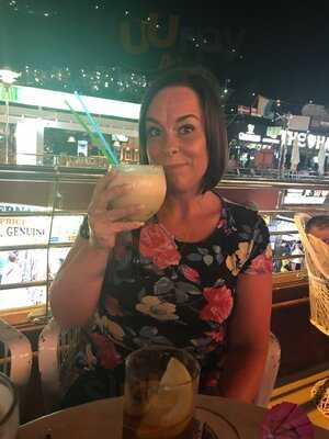 Eric's Cocktail Lounge And Bar