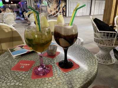 Eric's Cocktail Lounge And Bar