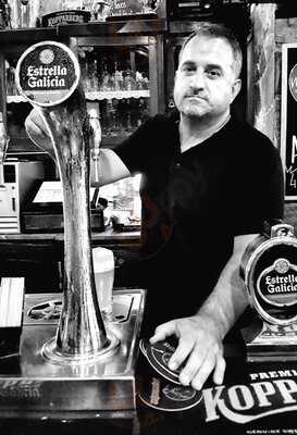 Tres Quarts Sports Bar