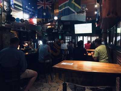 Tres Quarts Sports Bar