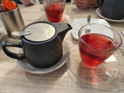 La Crème Cakes & Coffee