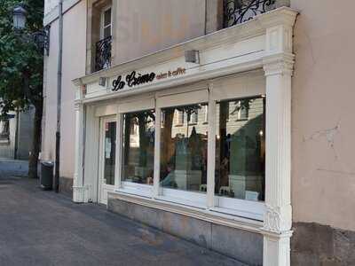 La Crème Cakes & Coffee