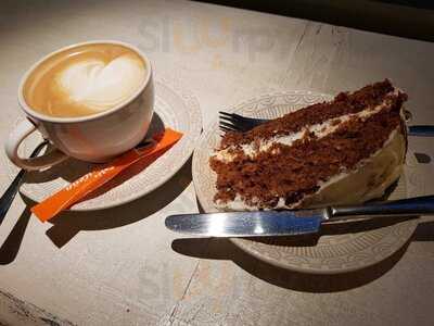 La Crème Cakes & Coffee