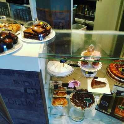 La Crème Cakes & Coffee