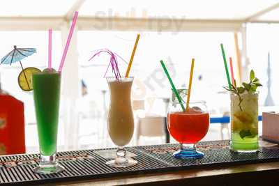 La Playa Bajo De Guía