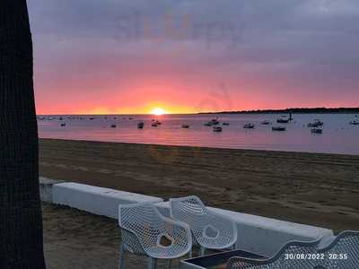 La Playa Bajo De Guía
