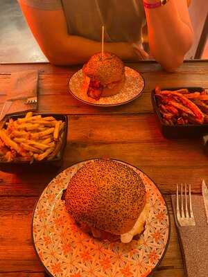 Puspaayu - Hamburgueseria En Menorca