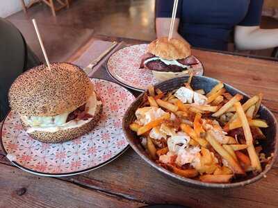 Puspaayu - Hamburgueseria En Menorca