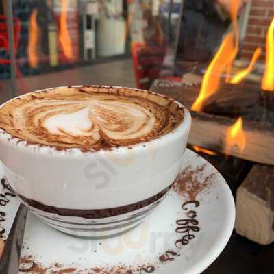 BulÉ Bar Genuino & Café