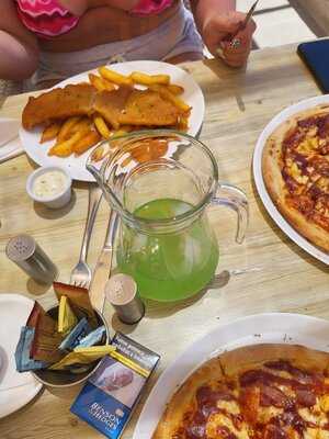 The Spinnaker Bar & Restaurant - Photo 8