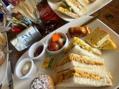 The Spinnaker Bar & Restaurant - Photo 7