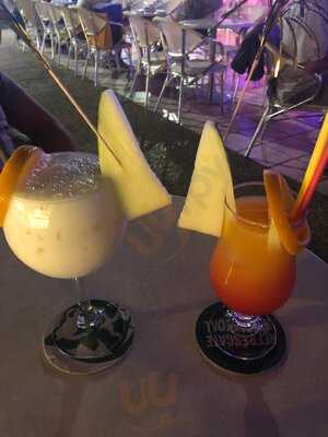 Golden Corner Cocktail Bar - Photo 7