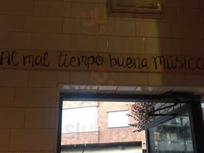 Le Clan Música Y Tapas