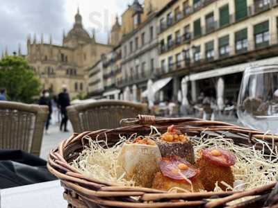 Fonda Ilustrada Juan Bravo