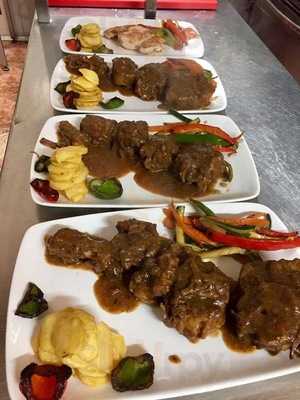 Restaurante Pizzeria Sasha ( Gastronomy & Art )