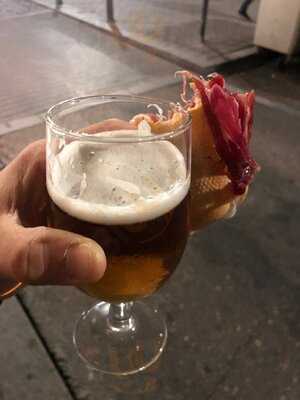 Bar Jamonería Sarmiento