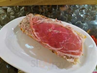 Bar Jamonería Sarmiento