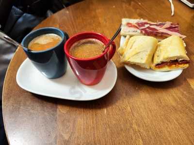 Bar Jamonería Sarmiento