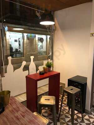 El Descorche, Tapería Y Vinoteca