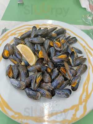 Combi Dos Cafeteria & Tapas