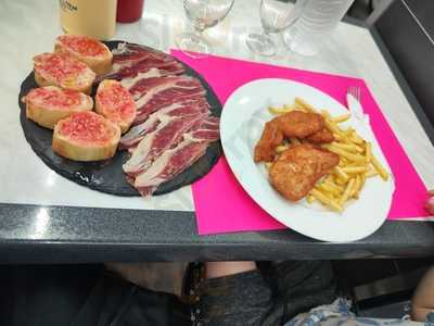 Combi Dos Cafeteria & Tapas