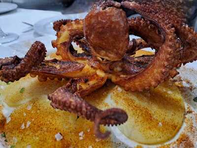 Arroceria Vinoteca Labodeguilla Del Maquinilla