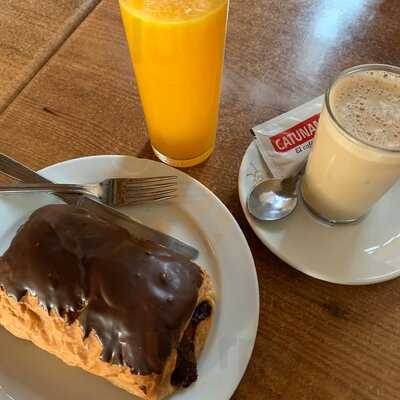 Cafetería , Confitería . La Abeja Maya