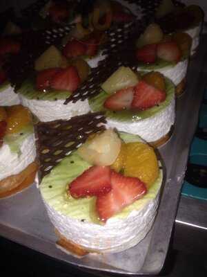 Cafetería , Confitería . La Abeja Maya