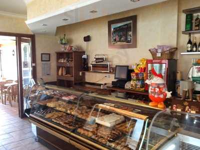 Cafetería , Confitería . La Abeja Maya