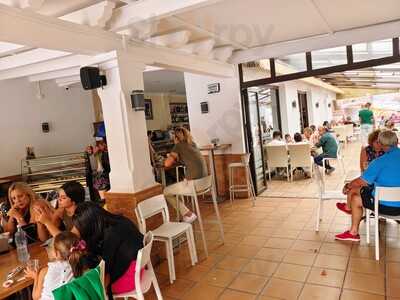 Cafetería , Confitería . La Abeja Maya