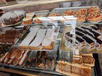 Cafetería , Confitería . La Abeja Maya