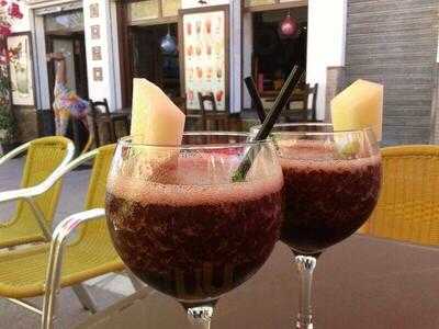 Life Beach & Friends