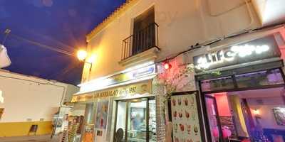 Life Beach & Friends