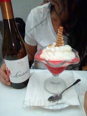 Somos La Pera Bar & Shop