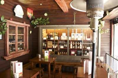 Somos La Pera Bar & Shop