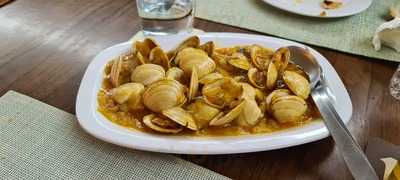 Somos La Pera Bar & Shop