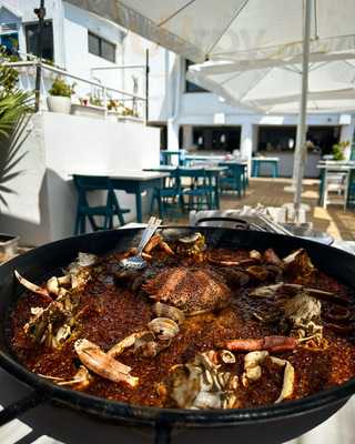 Donzella De La Costa