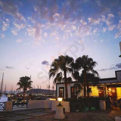 The Flagship Bar Official