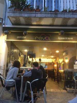 Revol Gastro Bar