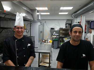 Gorilla Grill Pub&kitchen - Photo 7