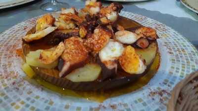 A Lareira: Restaurante Gallego